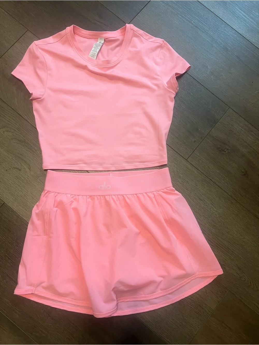 ALO Yoga Match Point skirt and top set NEON BUBBLEGUM HARD TO FIND SMALL - Picture 9 of 9